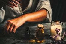 Load image into Gallery viewer, Essential Radiance Body Oil